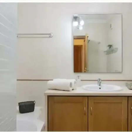 Charming In With Shared Pool - 70 M² *