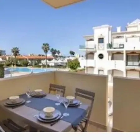 Charming In With Shared Pool - 70 M² דירה *